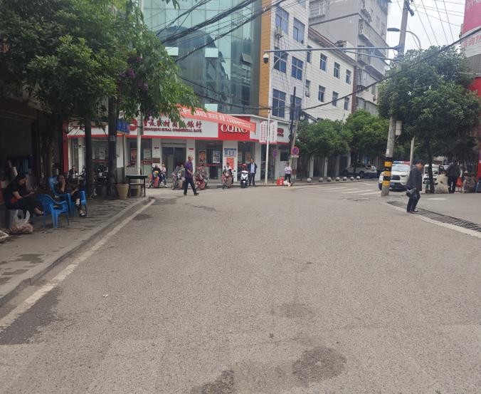 5月19日(赶场天)原占道卖菜街道现已全部清理。
